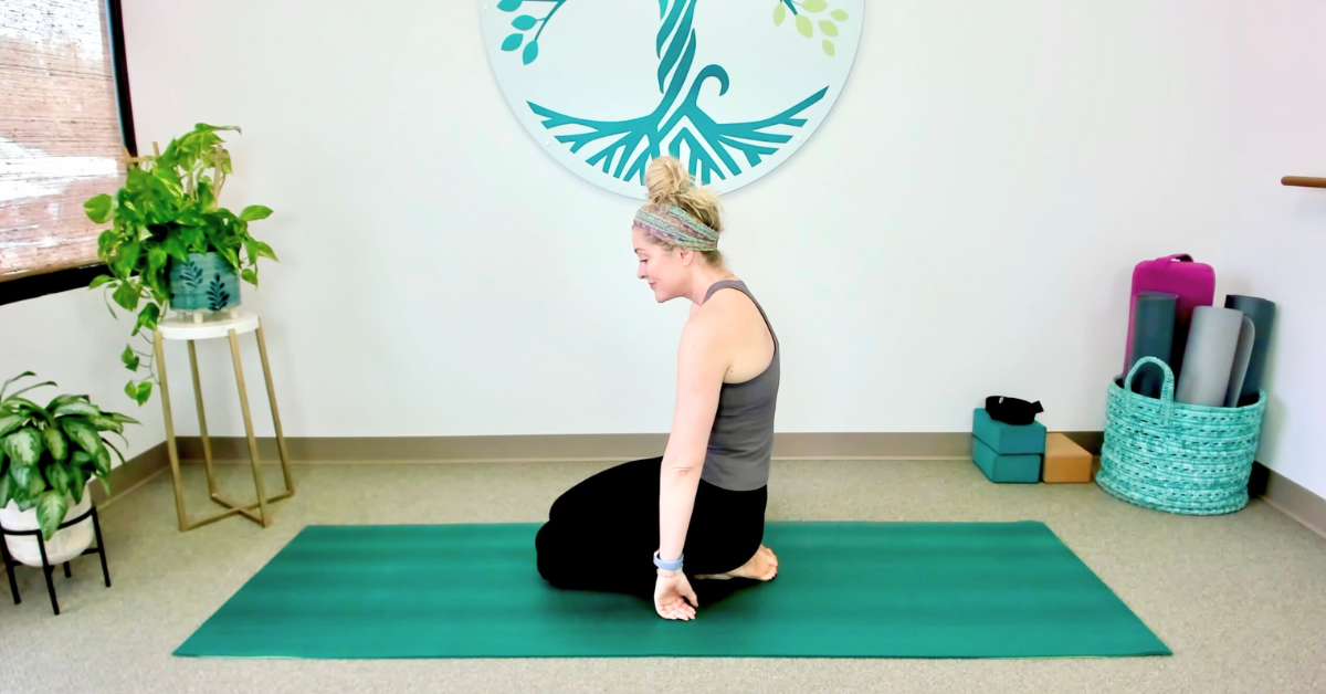 2 Yoga Poses to Reverse Rounded Shoulders (With a Simple Posture Test ...